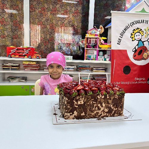 Zeynep D. Ve Zeynep Ç. Kemoterapi Bitiş Partisi-06